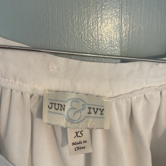 Francesca’s White Flowy Top - Picture 5 of 5